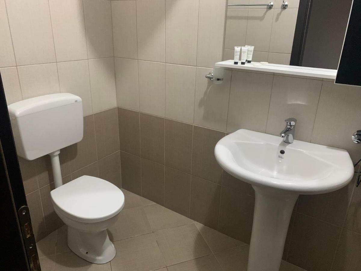 Vladimir Estate Hotel Gjirokastër Екстериор снимка