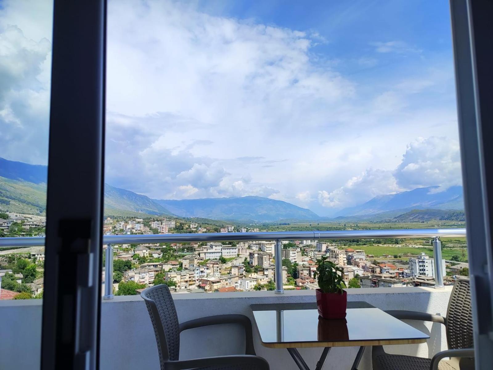 Vladimir Estate Hotel Gjirokastër Екстериор снимка